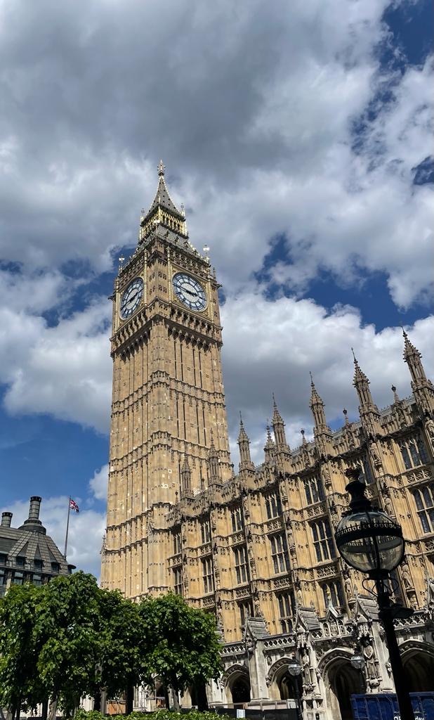 picture of big ben on a cloudy day in London